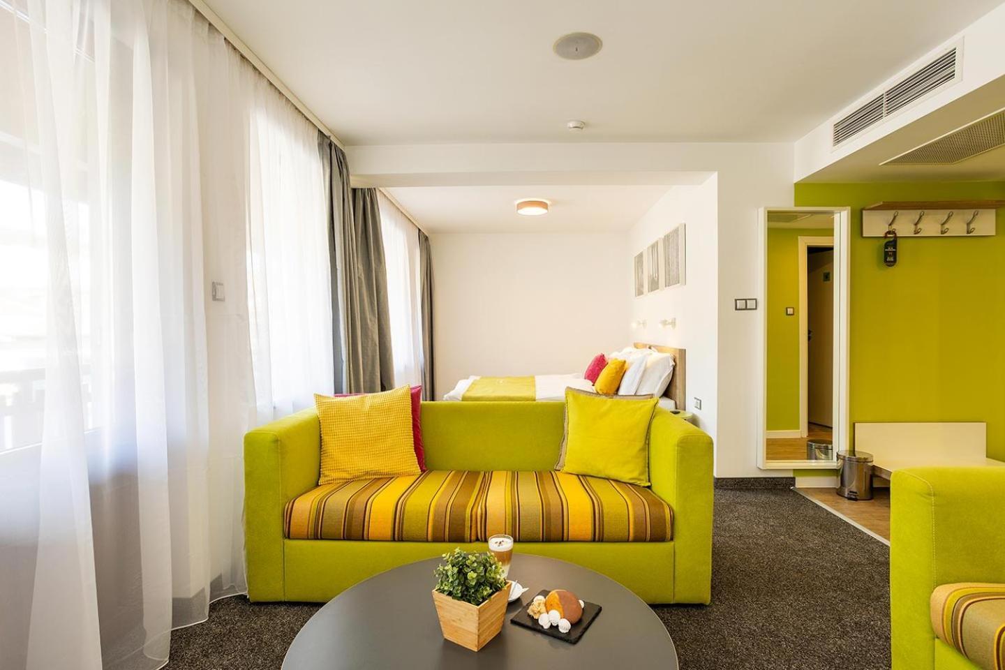 Hotel Compliment Tryavna Exterior foto